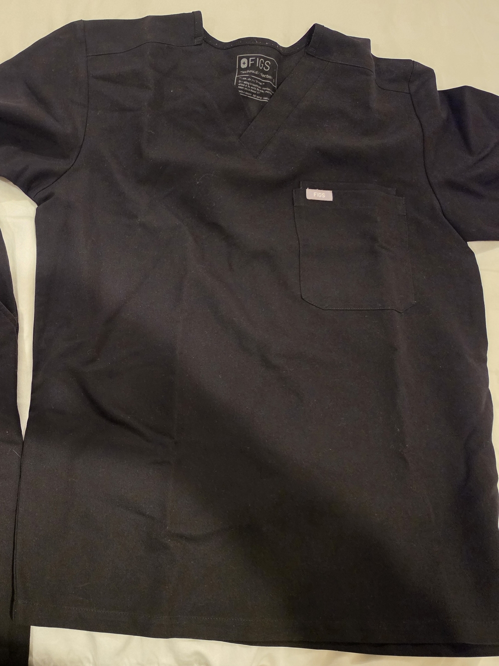 FIGS Men's Black V-Neck Pocket Scrub Top And Jogger Pants